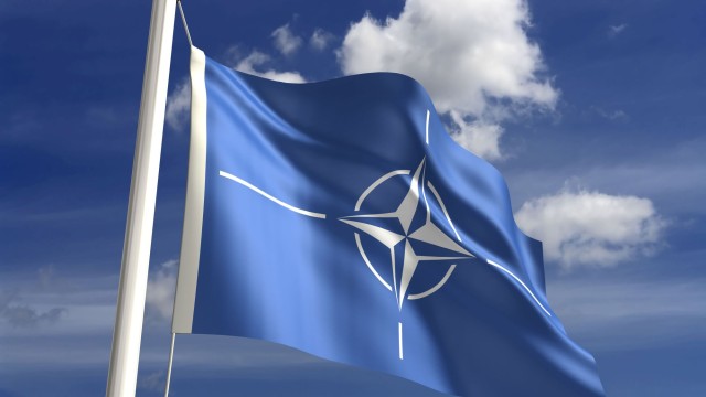 НАТО не възнамерява да изпраща войски в Украйна, заяви генералният