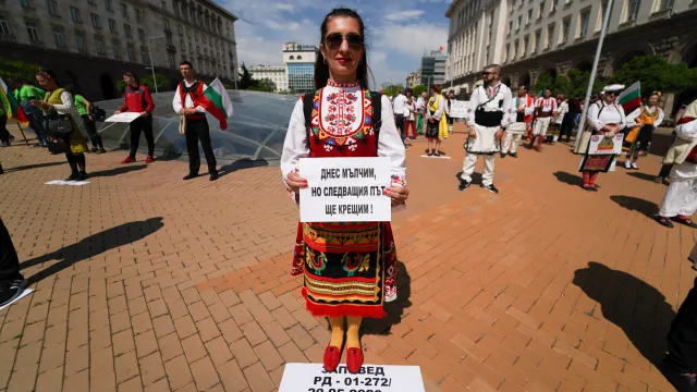 Танцьори и музиканти с призив: "Да отворим залите за изкуство!"