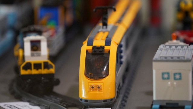 Изложба на уникална колекция от „Лего“ влакови модели (ВИДЕО И СНИМКИ)
