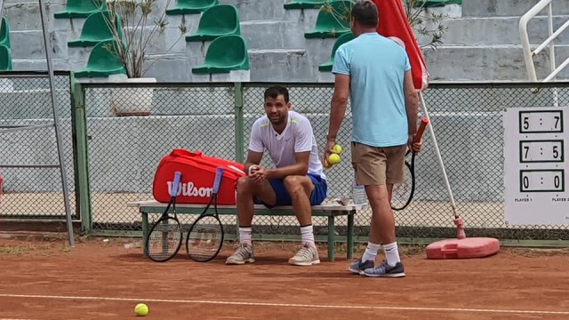 Снимка: Григор Димитров тренира в Хасково пред погледа на Лолита (СНИМКИ)