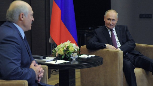 Руският президент Владимир Путин заяви че политическият натиск на Запада