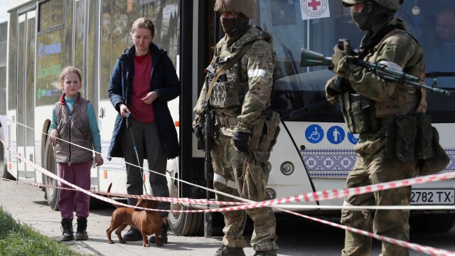 50 цивилни са били евакуирани от „Азовстал“