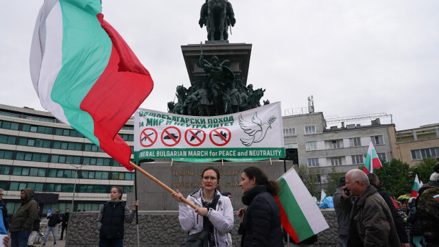Стотици души се събраха на протести в София, Бургас и