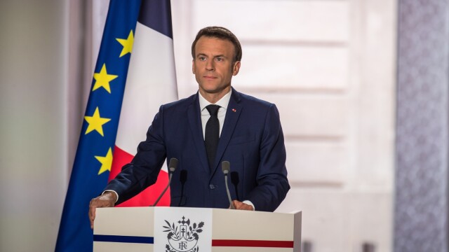 Съставът на новото френско правителство е оповестен следобед четири дни