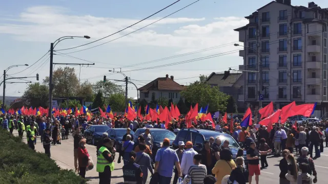 Въпреки забраната за чествания: Хиляди празнуват Деня на победата в Молдова