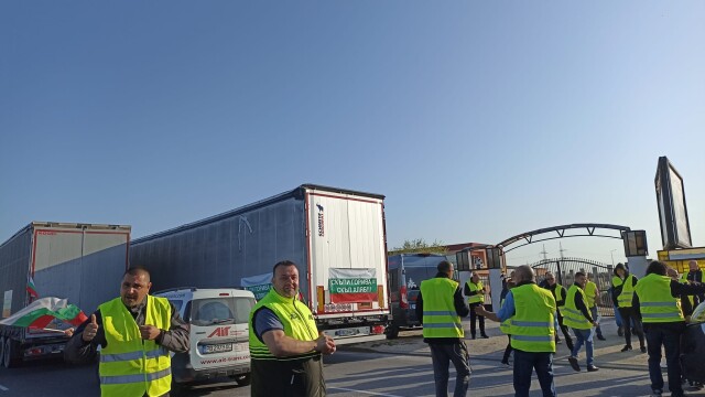 Националният протест на превозвачите продължава В Пловдив вече има паркирани