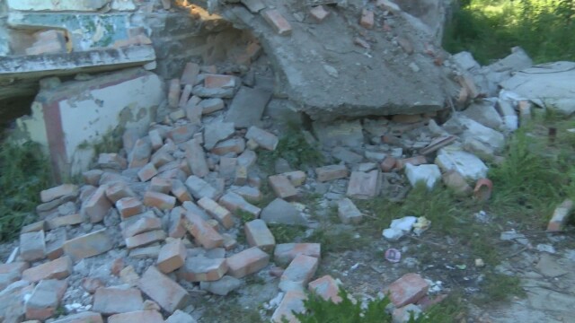 Стена на изоставена къща премаза 8-годишно дете в Бургас, предаде