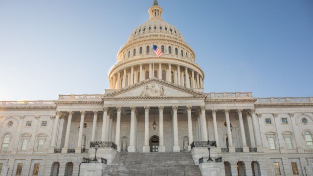 Сенатът на САЩ одобри отпускането на помощта за Украйна в