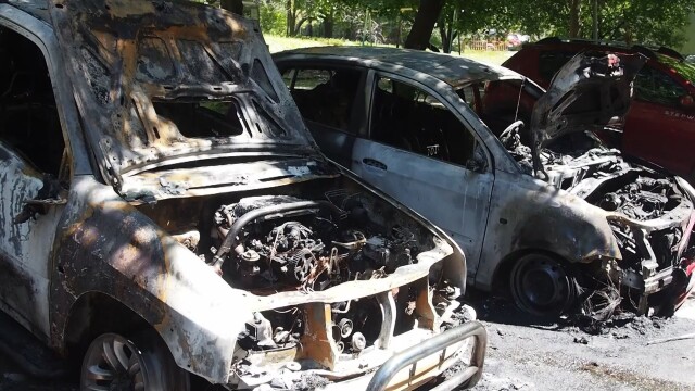 Запалена е кола с украинска регистрация на ул Роза във
