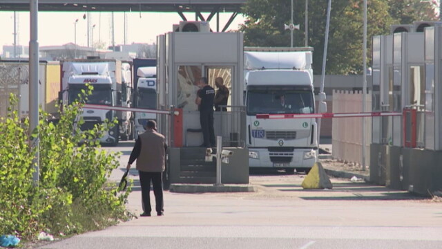 Постепенно се нормализира ситуацията с хладилните камиони на българо турската граница