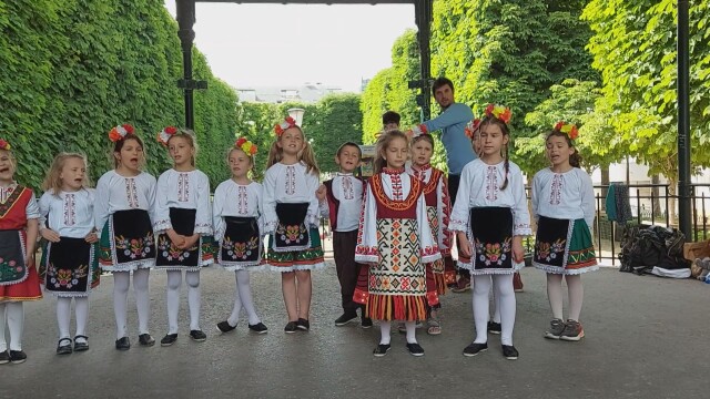 Българчетата които живеят в Париж обичат България заради танците заради
