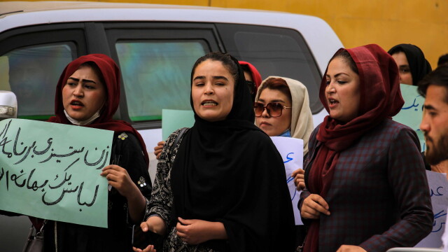 Около 20 афганистанки излязоха днес на демонстрация в столицата Кабул