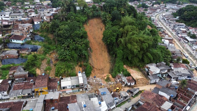 Жертвите на проливните дъждове и свлачищата в Бразилия вече са