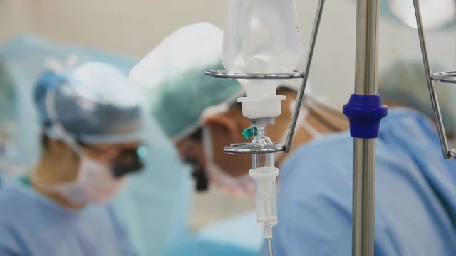 Лекари от столична болница отстраниха огромен тумор от сърцето на
