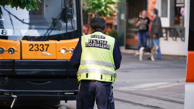 Трамвай и полицейска кола се удариха в София тази вечер