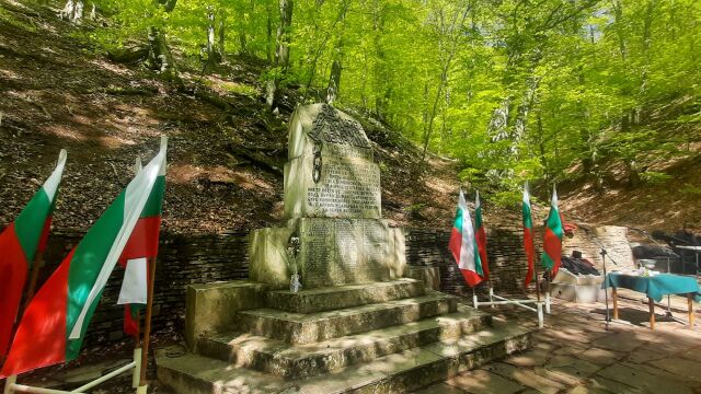 147 ата годишнина от Априлското въстание беше отбелязана в местността  Оборище  Българи от