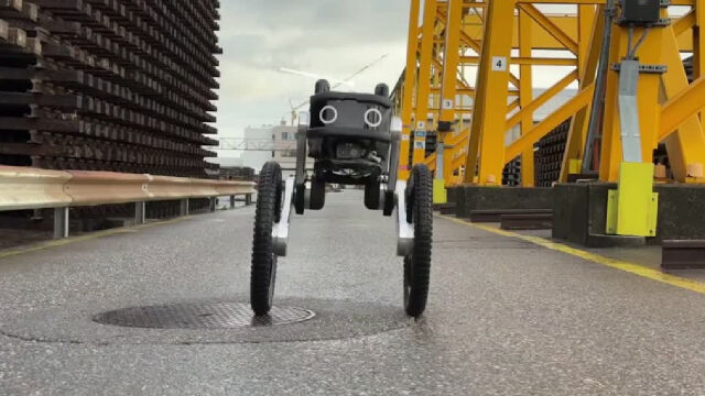 Този робот охранител вече патрулира по улиците (ВИДЕО)