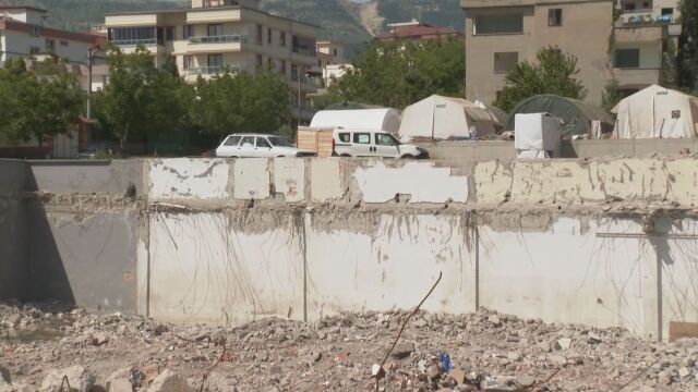 Почти 3 месеца след опустошителното земетресение в Турция хората бавно