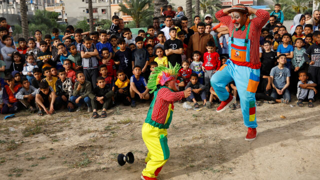 Представители на Палестинския травматичен център се облякоха като клоуни за
