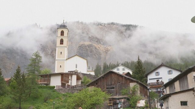Малко село в швейцарските Алпи ще бъдат евакуирано заради опасност