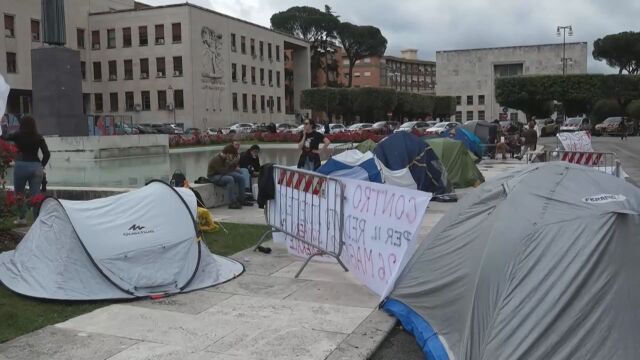 В Италия студенти протестират на палатки пред университетите срещу високите