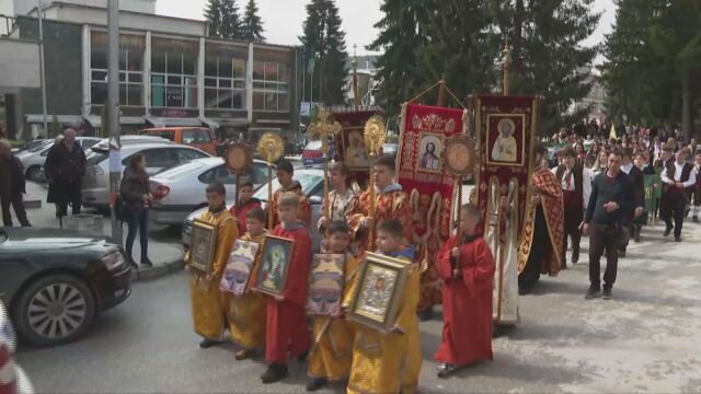 Литийно шествие поклонение в Батак Историческият музей в града организира тържествена