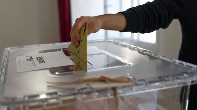 В Турция стартираха президентски и парламентарни избори определяни от много