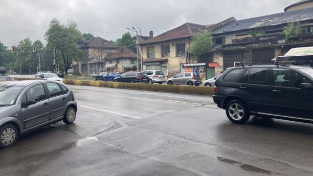Кола е блъснала пешеходец в София За това съобщават във