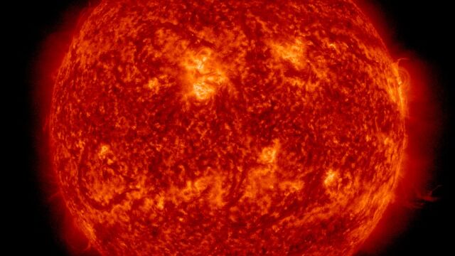  Пет мощни изригвания на Слънцето бяха регистрирани днес 14 август