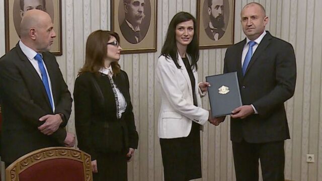 Президентът Румен Радев връчи първия мандат на кандидата на ГЕРБ СДС