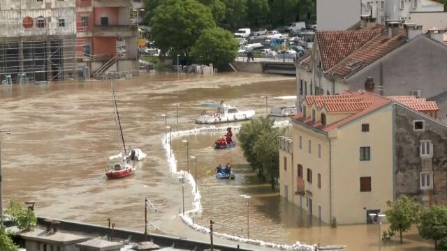Наводнения в Хърватия след серия от проливни дъждове Река Зърманя