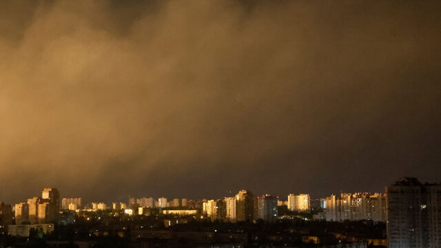 Няколко експлозии разтърсиха украинската столица Киев рано тази сутрин съобщи Ройтерс