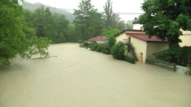 Поройни дъждове предизвикаха сериозни наводнения в Северна Италия Девет души
