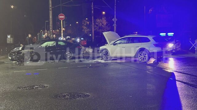 Две коли се удариха на кръстовището на булевардите Тодор Каблешков и