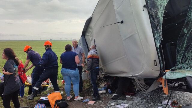 Катастрофа с туристически автобус е станала край Бургас Според първоначалната