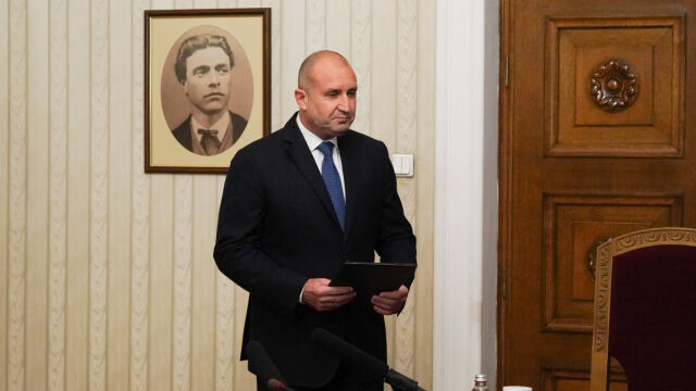 Президентът Румен Радев връчва втория мандат за редовен кабинет на