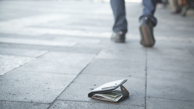 Загубен портфейл намери своя собственик Преди дни мъж от Добрич