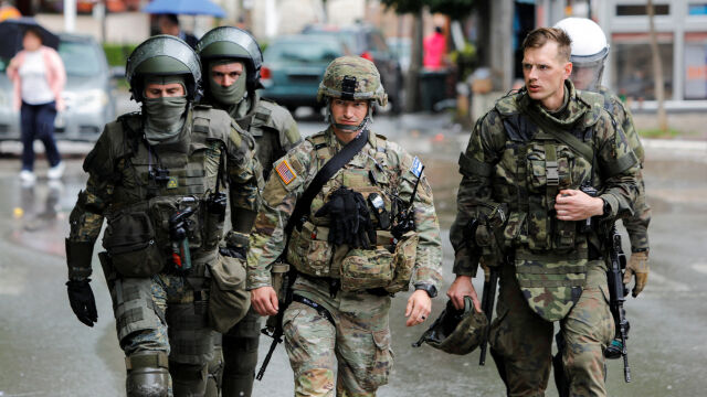 Международната общност втвърди тона към Косово заради ескалацията на напрежението там Сърбите