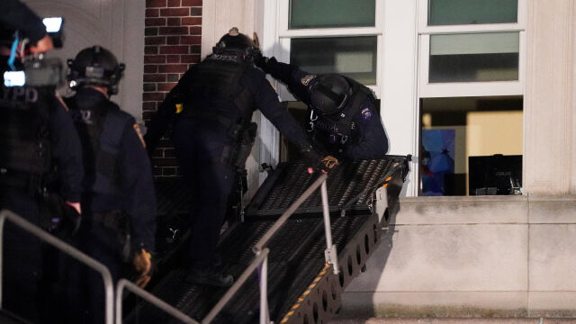 Полицията на Ню Йорк нахлу в кампуса на Колумбийския университет