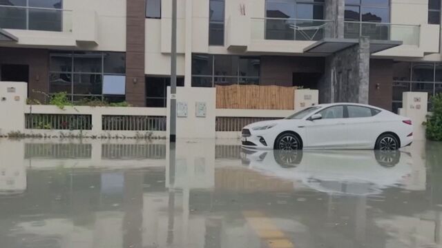 Седмици след наводненията в Дубай обилни валежи в различни райони
