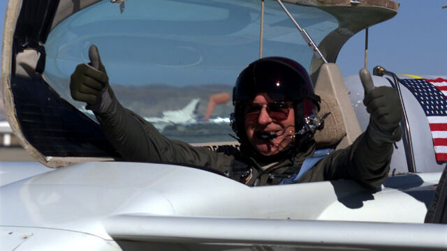 Легендарният пилот Дик Рутан извършил първия околосветски полет без кацане