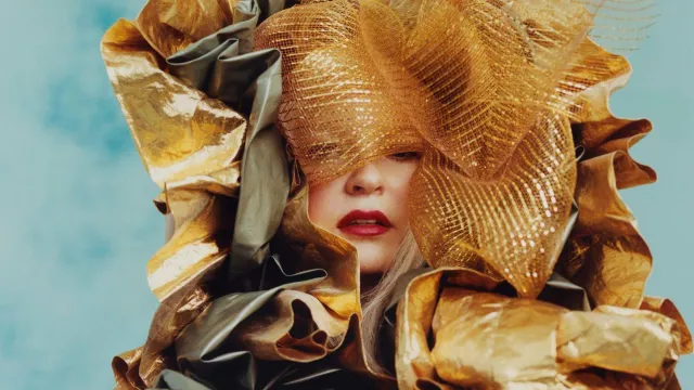 Sia издаде десети студиен албум