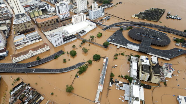Жертвите на проливните дъждове в Бразилия са вече 85 предаде АФП Лекото