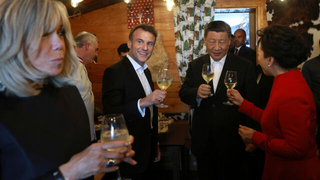 Посещението на китайския лидер Си Дзинпин във Франция пое по в