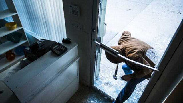 Задържаха мъж обирал магазини в София Това научи bTV от