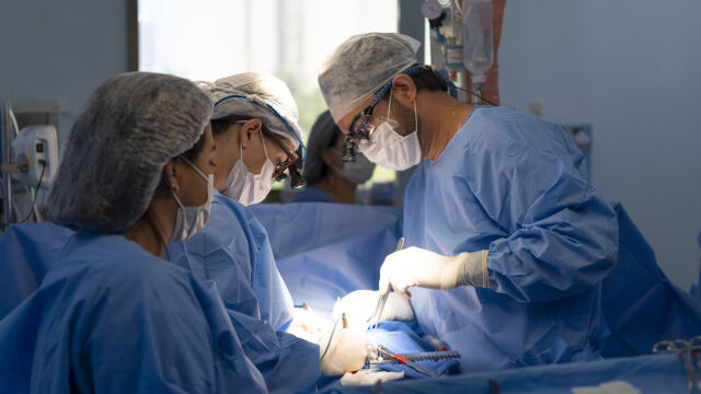 Мъжът станал първия човек в света на когото бе трансплантиран