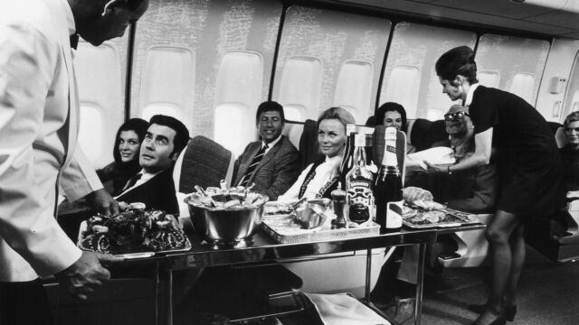 Храната в самолетите изминава дълъг път от славните дни в
