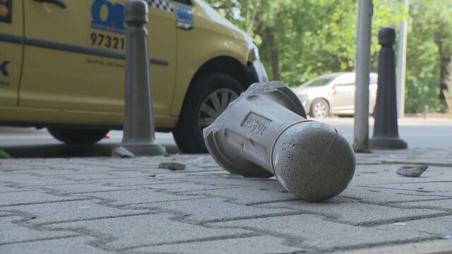 Пътен инцидент в центъра на София Такси мина през крака