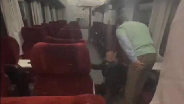 Пътуващ в бързия влак от Видин до Курило мъж нападна кондуктор На