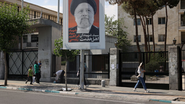 Погребенията на иранския президента Ебрахим Раиси и другите жертви на